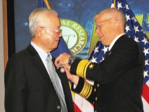 photo-42-42-adm-klunder-medal-pinning